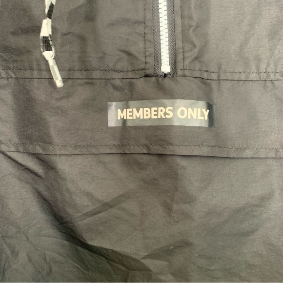 Members Only Black Lightweight Pullover Windbreaker Jacket Size Small - Picture 3 of 16